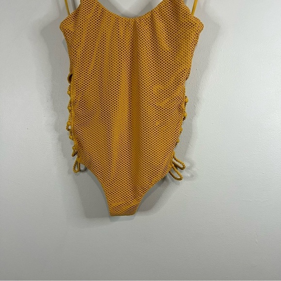 billabobg meshin with you yellow meash one piece swimwuit size medium - Picture 4 of 7